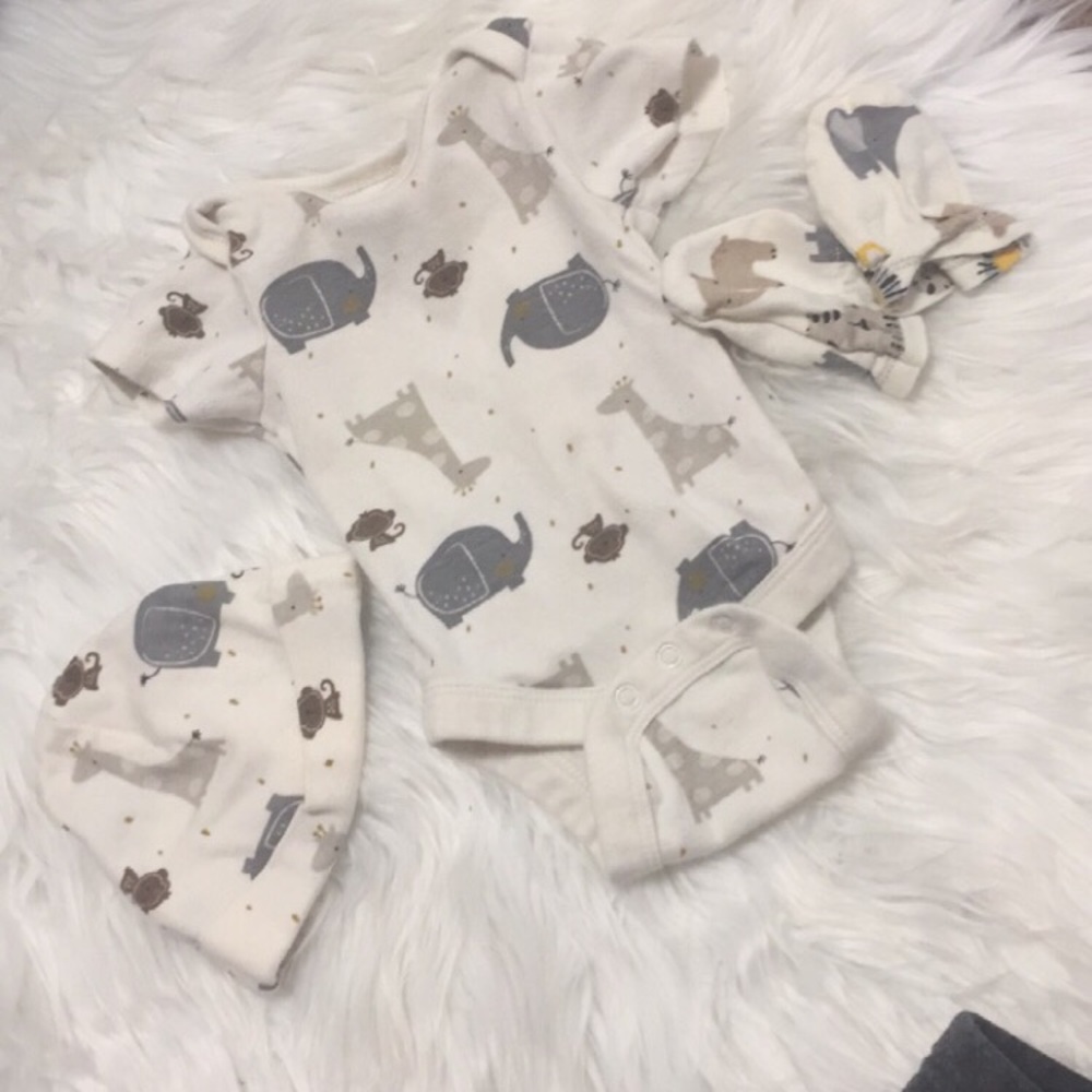 Hat,onesie, mittens